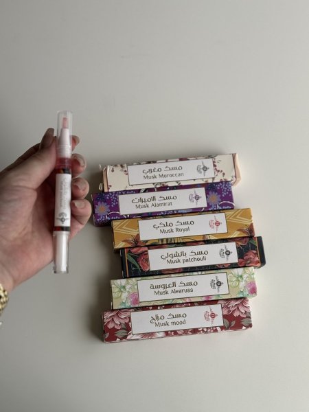 اقلام المسك لمناطق النبض بالجسم