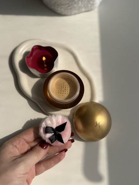 بودرة الجسم مارشميلو جولد اللامعة من نعومي